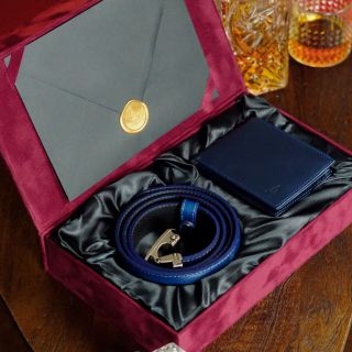 Dárková sada Universe je přesně ten typ dárku, který otevře… a ztichne. Luxusní vínová krabička, sametová podšívka,...